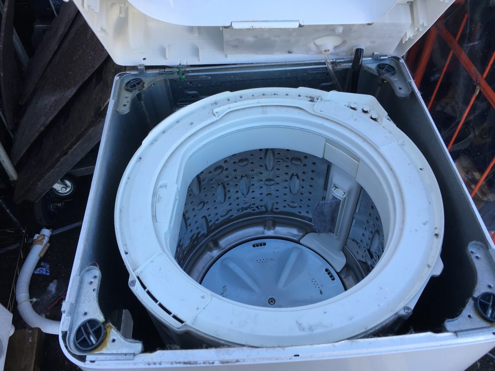 自宅でも出来る！サンヨー5kg洗濯機(ASW-EG50B)の分解と洗濯槽の裏側の ...